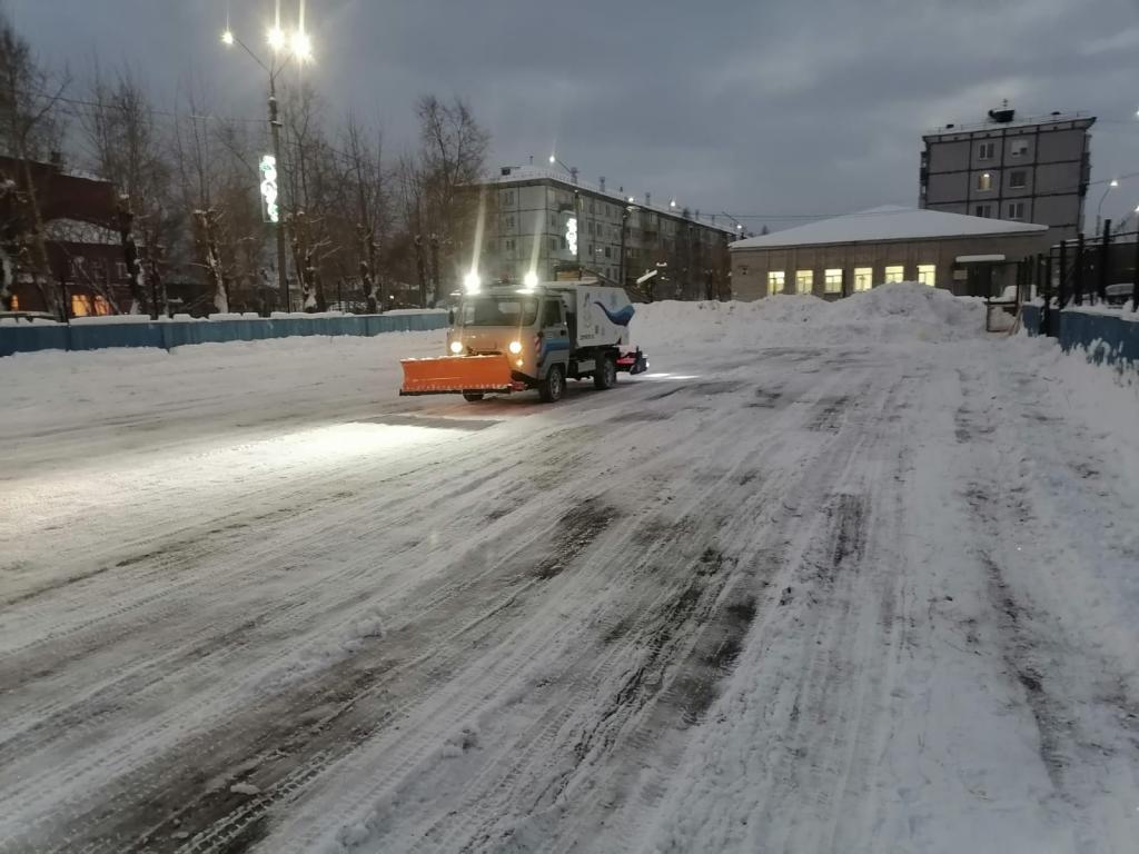 Специалисты «Водника» впервые обустраивают бесплатный каток на Левом берегу  Архангельска | 27.12.2023 | Архангельск - БезФормата