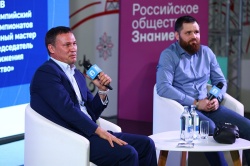 В Архангельске известный боксер Олег Саитов провел встречу с молодежью