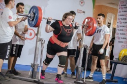 Спортсменка Карина Муравьева завоевала золото на чемпионате Азии по пауэрлифтингу